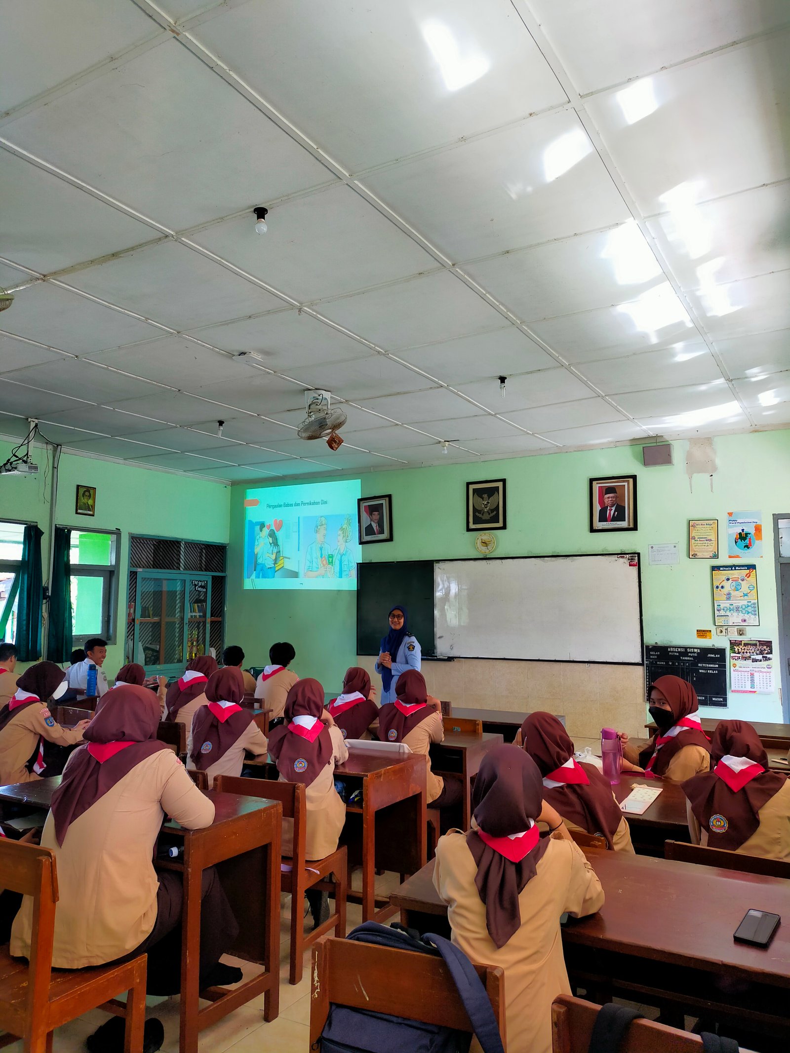 Penyuluhan Hukum di Kelas XI MIPA 4 SMA N 1 Banguntapan Bantul