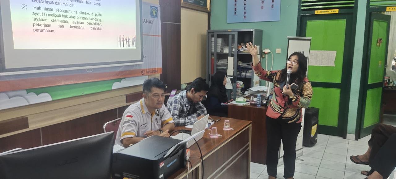 Penyuluhan hukum bekerjasama dengan LBH Dharma Yudha di Kelurahan Bausasran