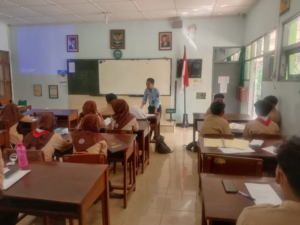 Penyuluhan Hukum MPLS di SMA 1 Banguntapan Kelas X-3