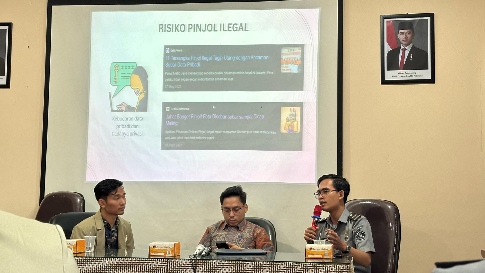 Temu Sadar Hukum: Membangun Kesadaran Hukum Masyarakat dalam Menanggulangi Risiko Pinjaman Online dan Judi Online di Kalurahan Sinduadi